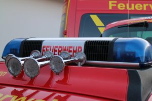 Die Feuerwehr im Einsatz. Symbolfoto: Pixabay / Antranias