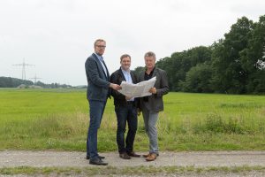 Es geht voran am Schwarzen See (v. l.): Markus Broxtermann, Guido Pott und Hubert Pohlmann. Foto: SPD Wallenhorst