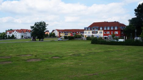 Die „Grüne Wiese“ im Zentrum von Wallenhorst könnte künftig mit einem Hotel, Wohnhäusern und Gewerbe bebaut werden. Archivfoto: Rothermundt / Wallenhorster.de