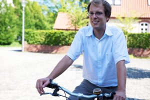 Klimaschutzmanager Stefan Sprenger möchte wissen, an welchen Stellen die Wallenhorster Radverkehrsinfrastruktur optimiert werden kann. Foto: Gemeinde Wallenhorst / André Thöle