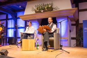 Boten eine großartige Vorstellung mit perfektem Zusammenspiel von Text und Musik (von links): Stephan Braun, Annett Renneberg und Wanja Mues. Foto: Gemeinde Wallenhorst / Nils Tiedemann