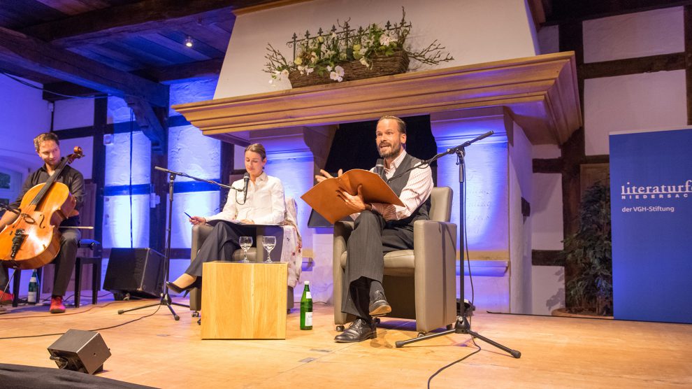 Boten eine großartige Vorstellung mit perfektem Zusammenspiel von Text und Musik (von links): Stephan Braun, Annett Renneberg und Wanja Mues. Foto: Gemeinde Wallenhorst / Nils Tiedemann