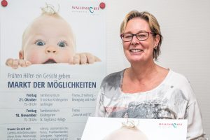 Große Werbung für kleine Menschen: Kornelia Böert lädt alle Eltern ein, sich über die Angebote der „Frühen Hilfen“ zu informieren. Foto: Gemeinde Wallenhorst / Thomas Remme