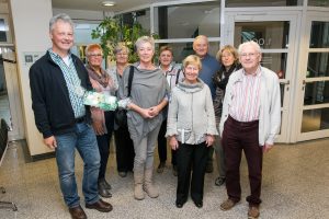 Mit Glück und Augenmaß zum Gewinn (vorne von links): Reiner Bartke, Martina Dieck-Schwertmann stellvertretend für Tochter Carla sowie Karin und Heinz Dieter Paals. Foto: Gemeinde Wallenhorst / André Thöle