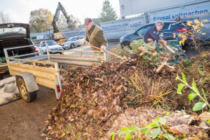 „Einmal leermachen, bitte!“ – und zwar auf dem Grünsammelplatz, nicht im Wald. Foto: Gemeinde Wallenhorst / Thomas Remme