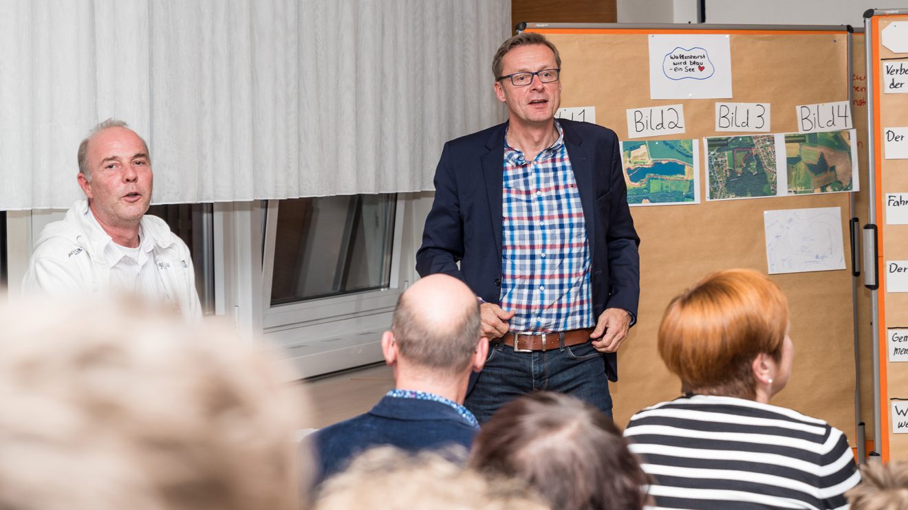 Bürgermeister Otto Steinkamp zeigte sich erfreut über den Zuspruch der Jugendlichen und ihre Ideen. Foto: Gemeinde Wallenhorst / Thomas Remme