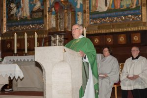 Domkapitular Prof. Dr. Heinrich Jacob, Ehrenpräses der Kolpingwerks Diözesanverband Osnabrück, zelebrierte die Hl. Messe in St. Josef. Foto: Kurt Flegel