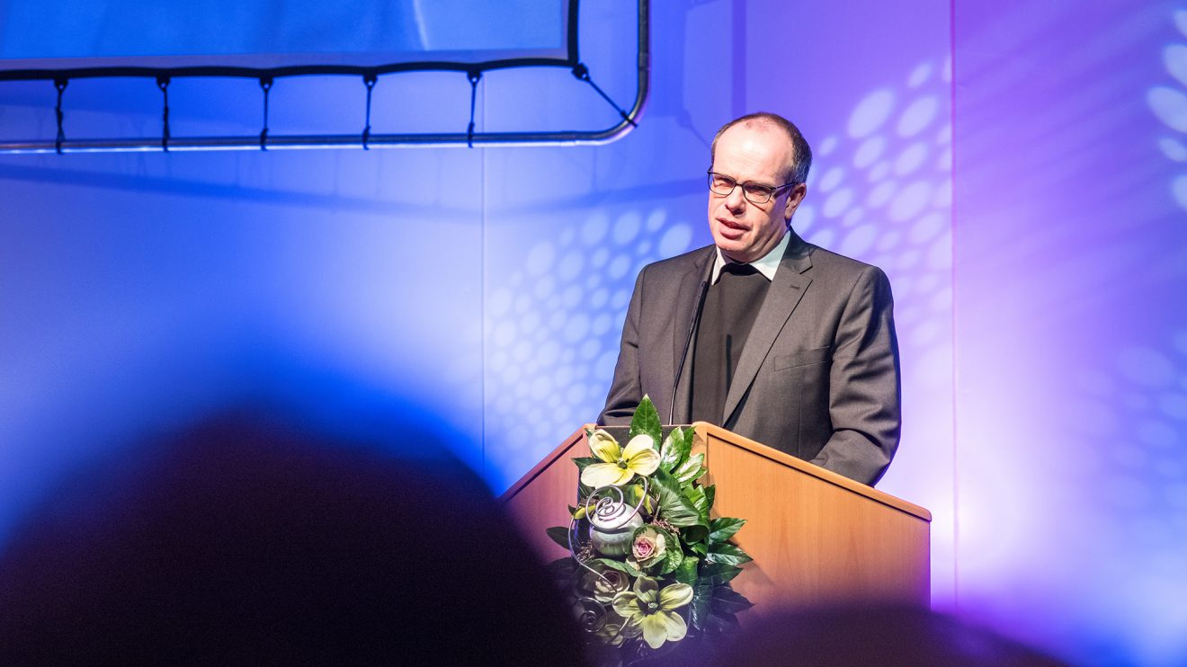 Weihbischof Johannes Wübbe bereicherte den Tag des Anstoßes mit einem Grußwort. Foto: Gemeinde Wallenhorst / Thomas Remme