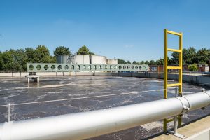 Im Klärwerk wird das Abwasser gereinigt; hier das Belebungsbecken der Kläranlage Barlager Esch. Foto: Gemeinde Wallenhorst / Thomas Remme