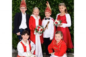 Das KKC-Kinderprinzenpaar Mattis I. und Lara Marie I. (Mattis Kossenjans und Lara Marie Brockmeyer) mit ihren Adjutanten Eric Weber und Amelie Kollenberg sowie den Funkenmariechen Pia Luisa Strößner und Lilith Wesselkamp. Foto: Kurt Flegel