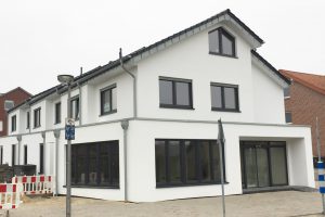 In diesem Gebäude in Hollage-Ost entsteht eine neue Filiale der Bäckerei Berelsmann sowie drei Wohneinheiten. Foto: Wallenhorster.de