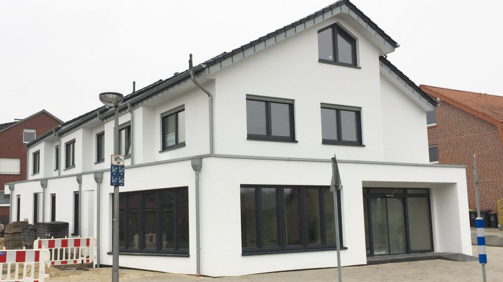 In diesem Gebäude in Hollage-Ost entsteht eine neue Filiale der Bäckerei Berelsmann sowie drei Wohneinheiten. Foto: Wallenhorster.de