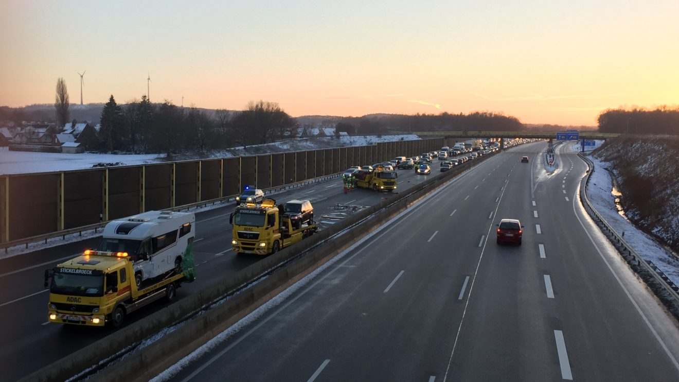 Verkehrsunfall mit mehreren Fahrzeugen und leicht verletzten auf der A1 bei Wallenhorst / Osnabrück-Nord. Foto: Wallenhorster.de