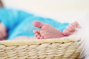 Ein Neugeborenes. Symbolfoto: Pixabay / FeeLoona