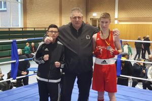 Eric Streit (r), frischgekürter Weser-Ems-Meister, Trainer Ralf Dörries und Orlando Franz. Foto: TSV Wallenhorst/PP