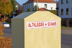 Ein Sammelcontainer für Altkleider. Symbolfoto: Pixabay / webandi