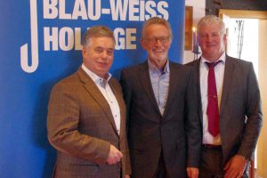 Clemens Lammerskitten MdL, Winfried Beckmann, Stellv. Vorsitzender des Kreissportbundes Osnabrück-Land und Gerhard Strößner, Präsident von Blau-Weiß Hollage. Foto: pm/R. Ul.