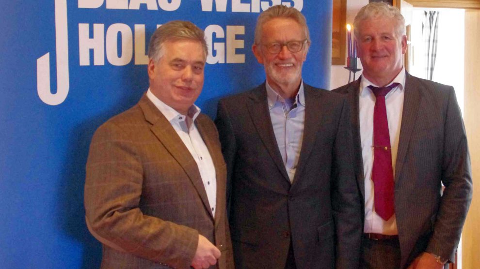 Clemens Lammerskitten MdL, Winfried Beckmann, Stellv. Vorsitzender des Kreissportbundes Osnabrück-Land und Gerhard Strößner, Präsident von Blau-Weiß Hollage. Foto: pm/R. Ul.