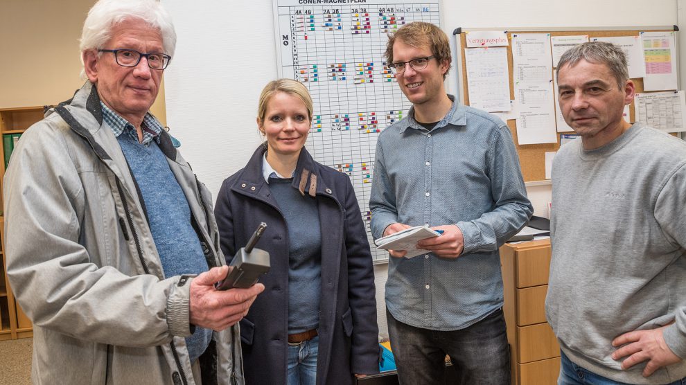 Untersuchten das Schulgebäude in Lechtingen: Hubert Grobecker, Sarah Gaubitz, Stefan Sprenger und Michael Fähmel. Foto: Thomas Remme