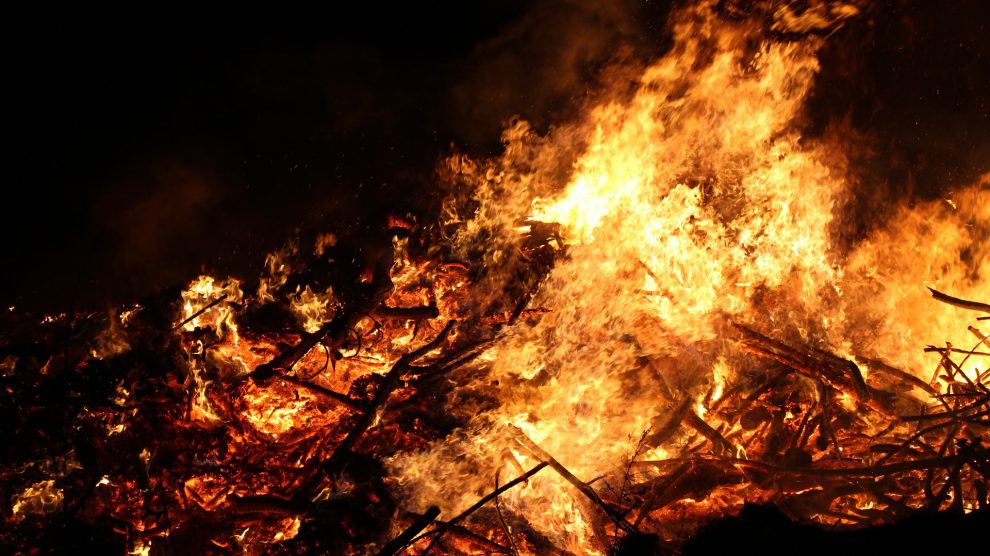 In der Gemeinde Wallenhorst finden wieder zahlreiche öffentliche Osterfeuer statt. Symbolfoto: Pixabay / Reynard1603