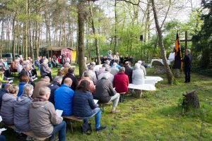 Die Kolpingsfamilie Hollage feierte anlässlich des Patronatsfestes einen Wortgottesdienst mit knapp 100 Gästen unter freiem Himmel. Foto: André Thöle