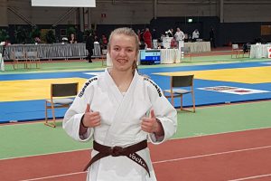 Neele Vocke in der eindrucksvollen Thüringer Leichtathletik Halle wo der Messe Cup traditionell stattfindet. Foto: Blau-Weiss Hollage