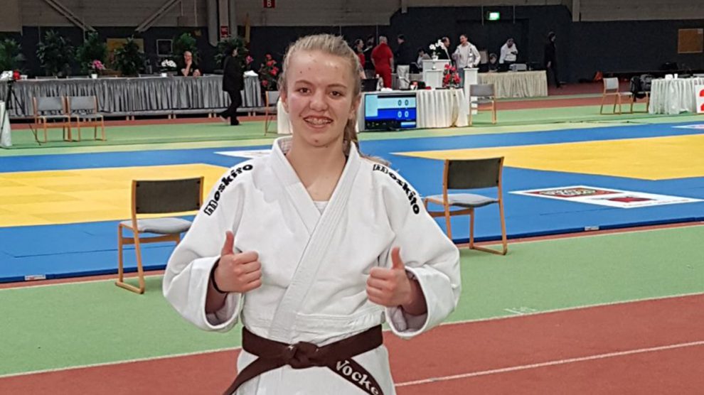 Neele Vocke in der eindrucksvollen Thüringer Leichtathletik Halle wo der Messe Cup traditionell stattfindet. Foto: Blau-Weiss Hollage