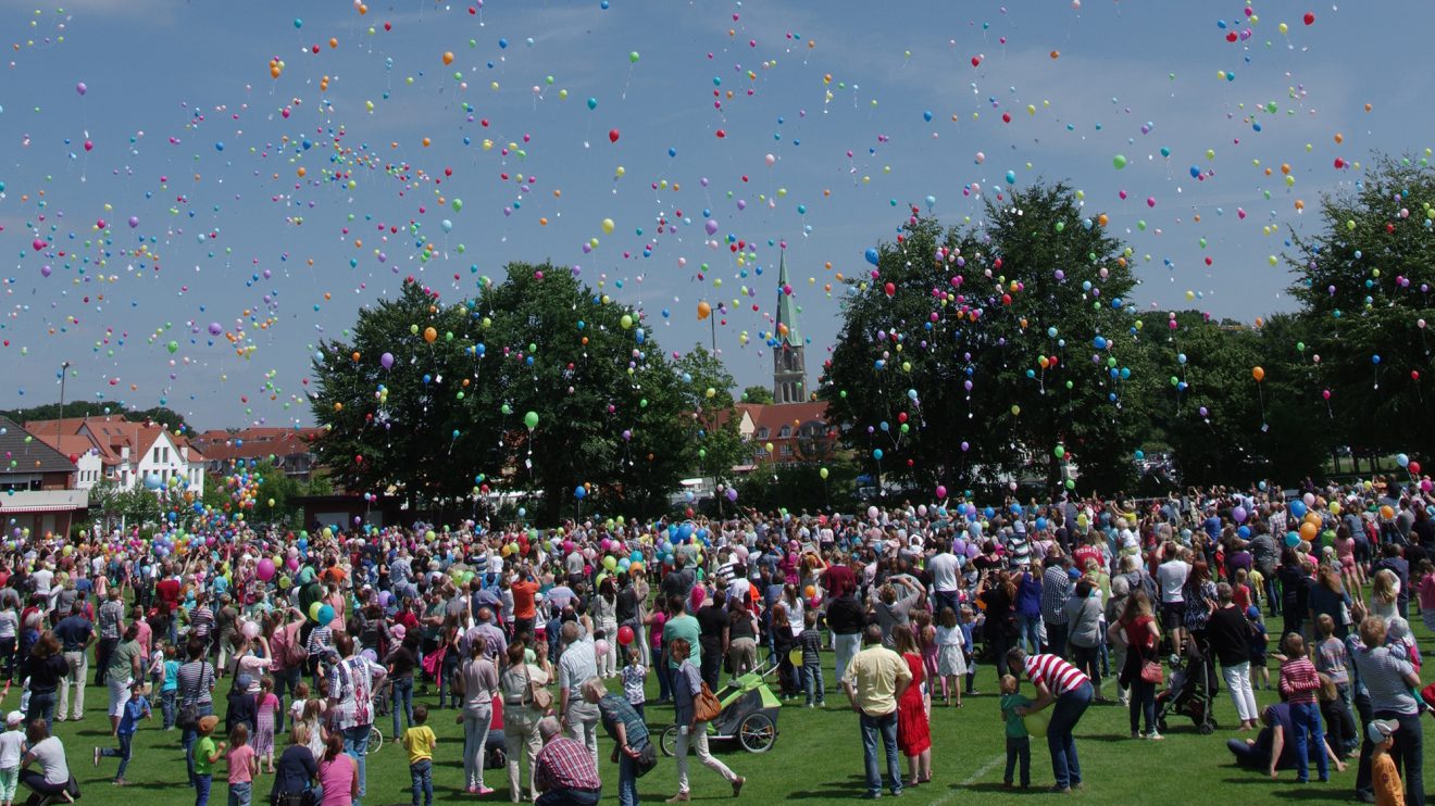 Traditionell beginnt die Klib – die Kirmes mit Flair im Osnabrücker Land – mit einem Luftballonwettbewerb für alle Wallenhorster Kinder. Foto: André Thöle
