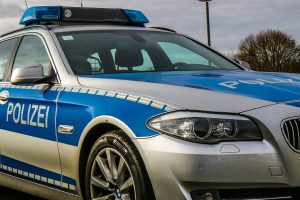 Die Polizei im Einsatz. Symbolfoto: Pixabay / lukasbecker