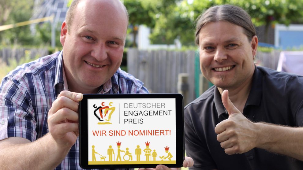 Dirk Havermeyer (1. Vorsitzender) und Volker Holtmeyer (2. Vorsitzender) freuen sich über die Nominierung zum Deutschen Engagementpreis 2017. Foto: Bürger-Radweg Hollage-Halen e.V.