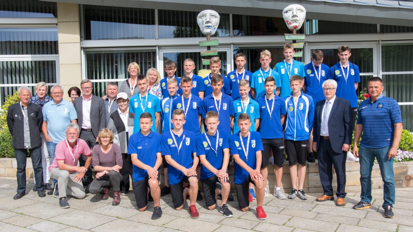 Gruppenfoto vor dem Rathaus. Foto: André Thöle