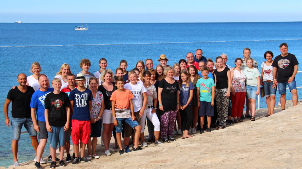 Gruppenbild am Meer. Foto: Volker Hampel