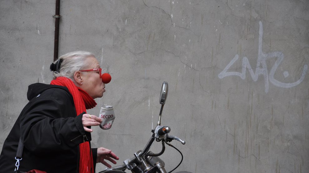 Besuch von zwei „Ältesten“ – Hanna Scotti und Wiebke Plett – erhalten die Teilnehmenden des Seniorentages in Wallenhorst. Foto: Wiebke Plett