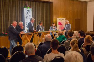 Unterhaltsamer als Merkel gegen Schulz: Josef Riepe, Thomas Thiele, Mathias Middelberg, Ulrich Waschki, Filiz Polat und Hans Stallkamp (von links). Foto: André Thöle