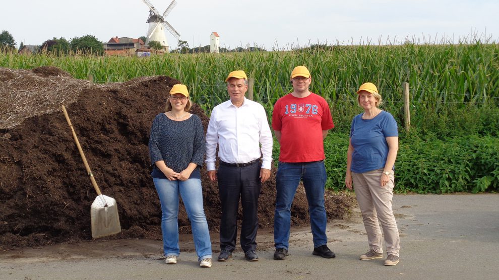 Kathrin Hune, Clemens Lammerskitten, Stefan Bierstedt und Rita Plois auf dem Grünabfallplatz in Lechtingen. Foto: CDU Lechtingen