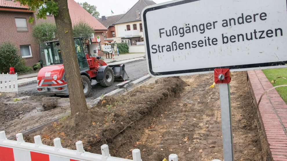 Die Geschäfte und Praxen an der Großen Straße sind trotz der Baustelle erreichbar. Foto: André Thöle