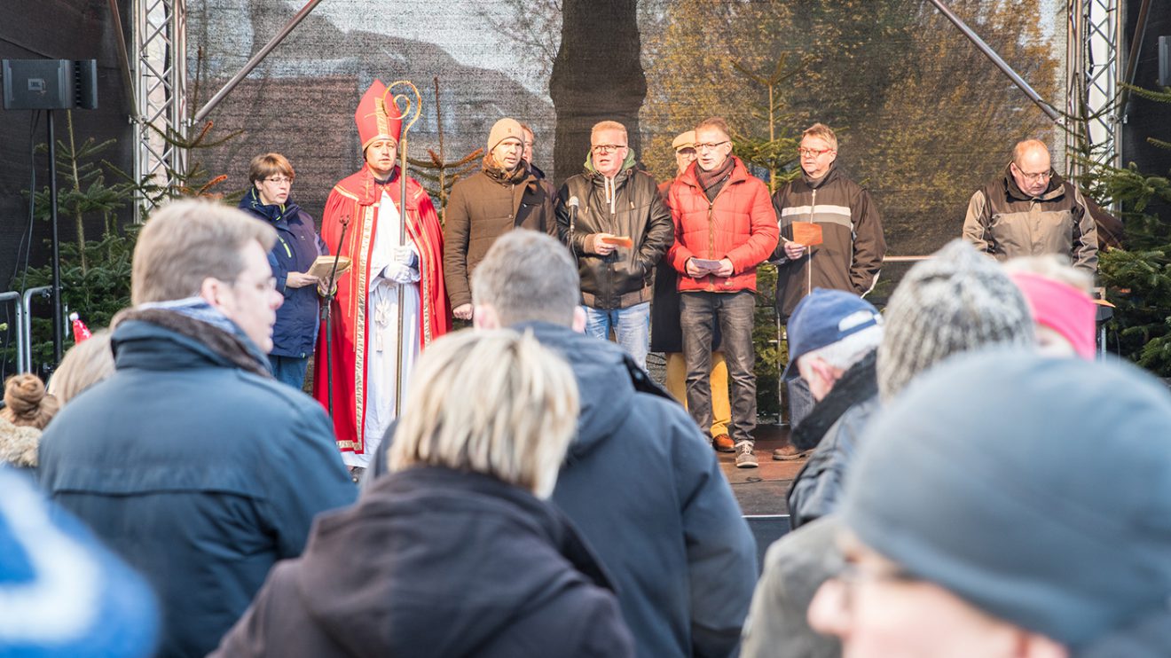 Der Wallenhorster Weihnachtsmarkt der Hanse am ersten Adventswochenende auf dem Kirchplatz. Foto: Thomas Remme