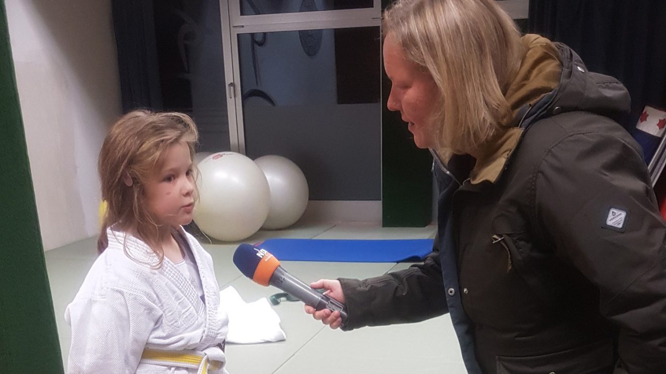 Die NDR1 Reporterin zu Gast beim Judo. Foto: Blau-Weiss Hollage