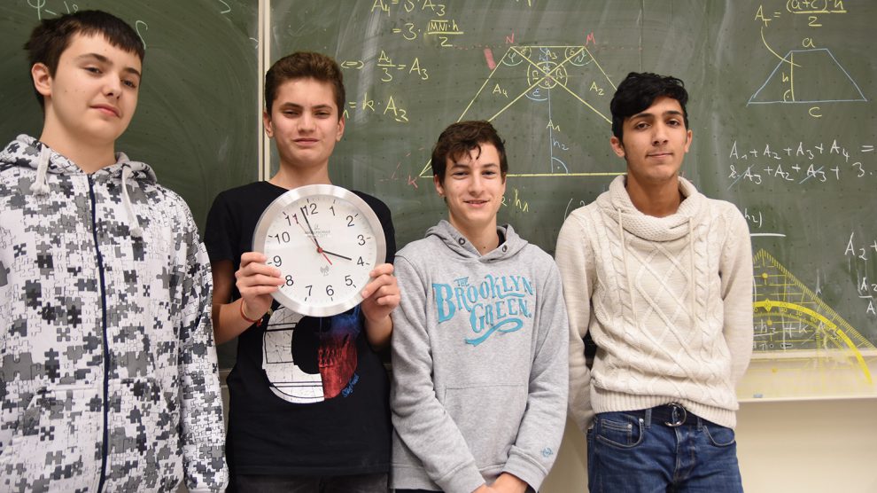 Die vier tapferen Mathe-Krieger der Thomas Morus Schule aus Jahrgang 9 der „Langen Nacht der Mathematik“. Foto: Theo Lüpke-Naberhaus