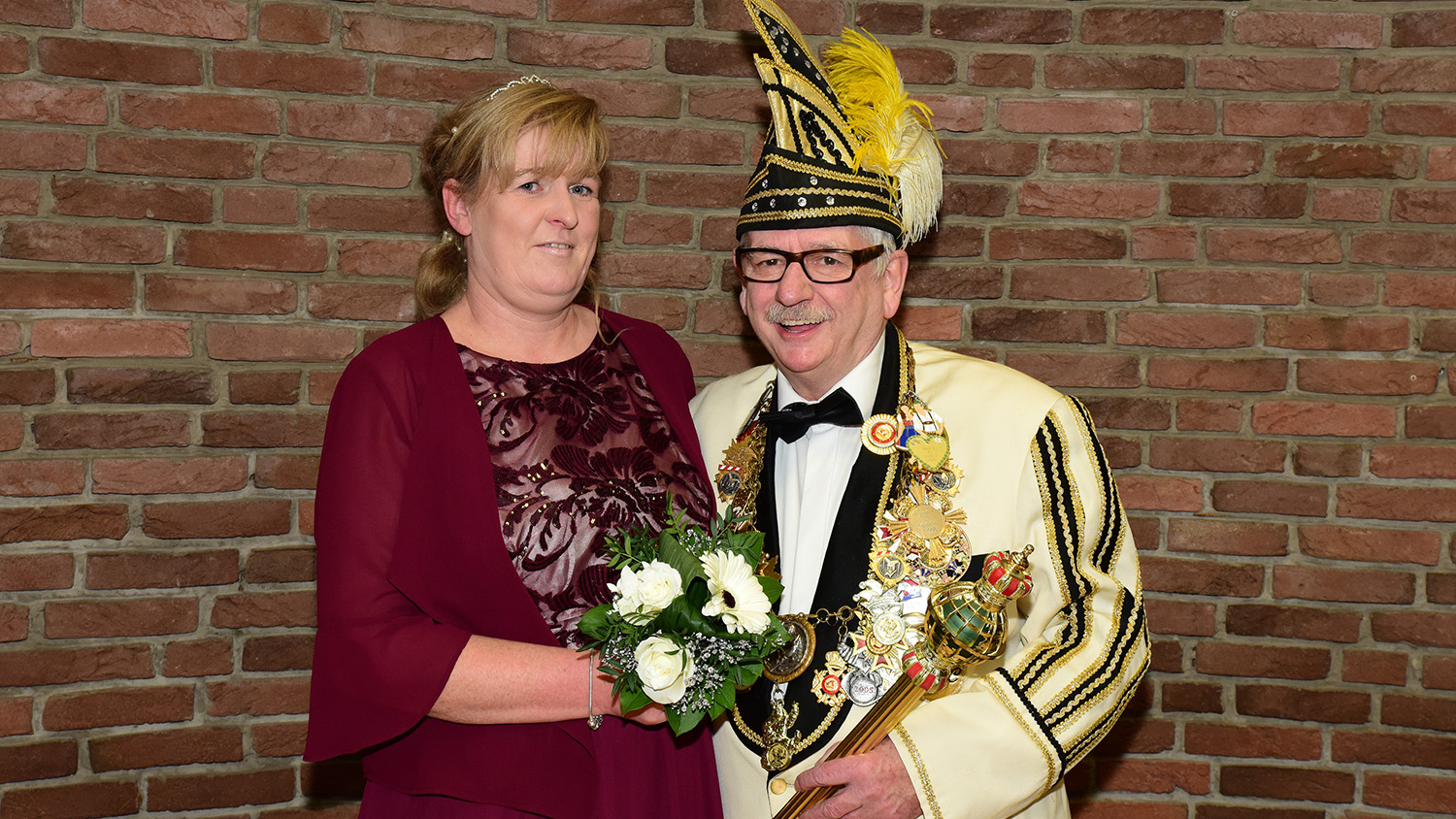 Seine Tollität Prinz Udo I. und Ihre Lieblichkeit Prinzessin Sandra I. (Udo Blaudszun und Sandra Gründler) laden ihr Narrenvolk zu unbeschwerten Stunden im Saal Barlag ein. Foto: Kurt Flegel