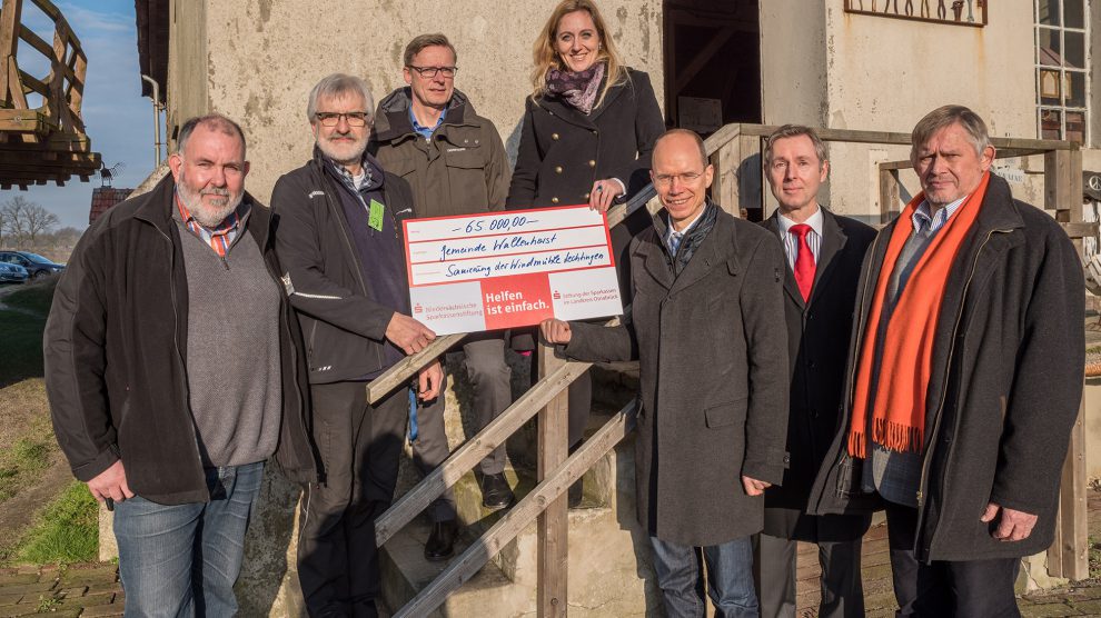 Engagieren sich für den Erhalt der Motormühle an der Windmühle Lechtingen (von links): Ansgar Vennemann, Franz-Josef Albers, Otto Steinkamp, Nancy Plaßmann, Dr. Michael Lübbersmann, Jürgen Wuttke und Rolf Wessel. Foto: Thomas Remme