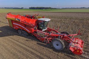 Maschinen für die Landwirtschaft wie den vierreihigen Kartoffelernter Varitron 470 Platinum TT produkziert Grimme in Damme und im Niedersachsenpark. Foto: Grimme Landmaschinenfabrik