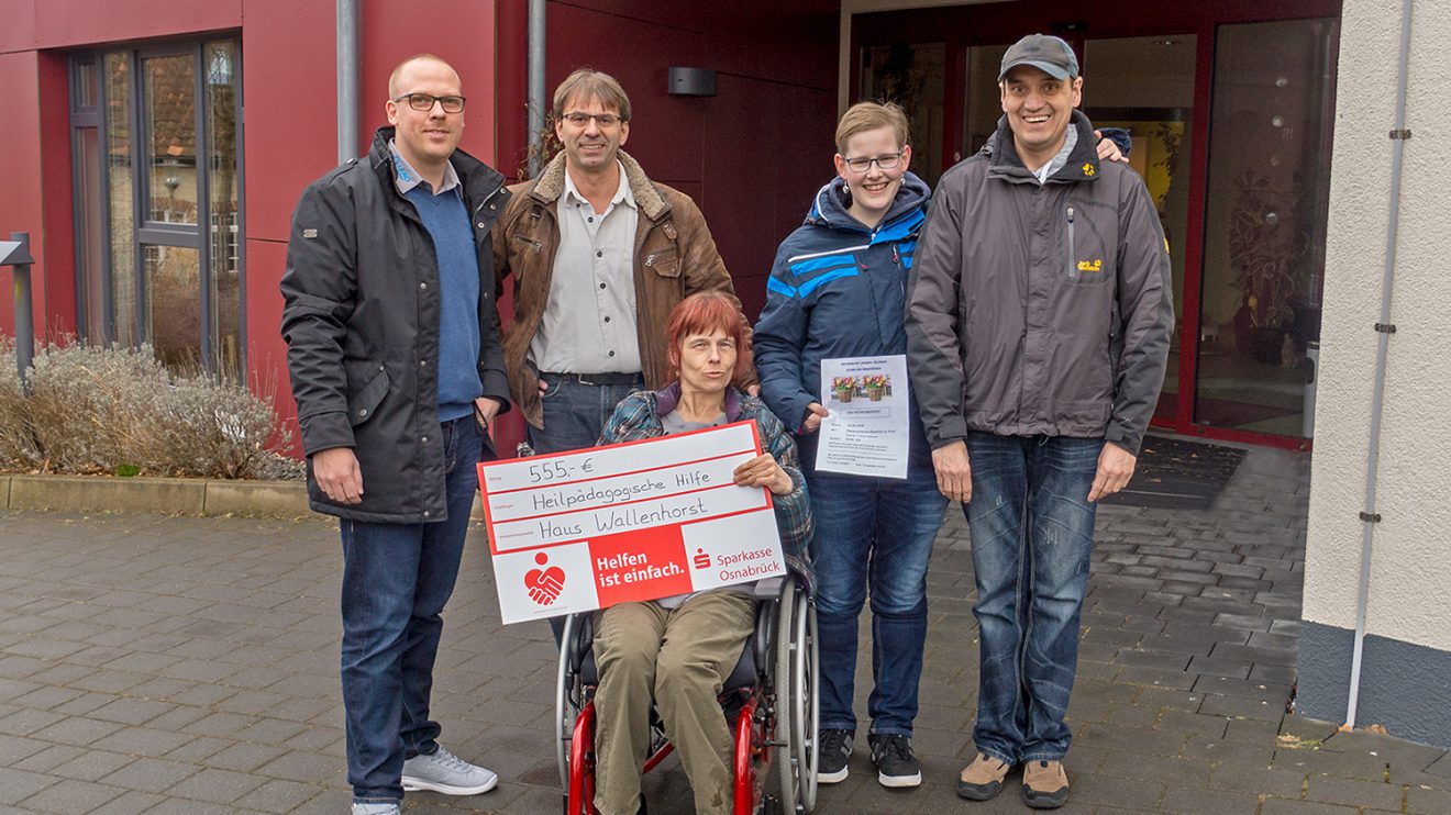 Matthias Lüttschwager (Geschäftsführer ML Reifen GmbH), Heinz Hagen (Teamleiter), Stefanie Sieber (Bewohnervertretung), Marie Linnemann (Vorsitzende der Bewohnervertretung) und Frank Linkstädt (Bewohnervertretung). Foto: ML Reifen