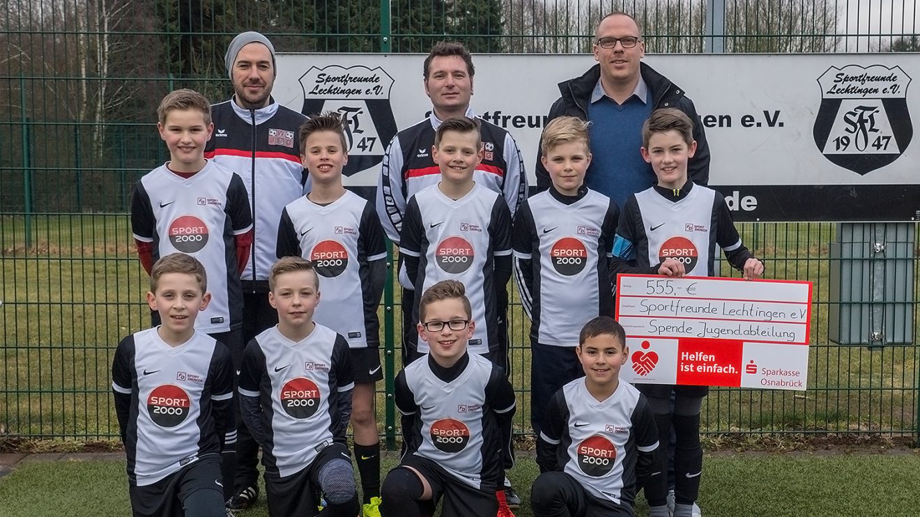 Mannschaft E1 mit Trainern Adrian Schäfer und Sascha Ricken, hinten rechts Matthias Lütttschwager. Foto: ML Reifen