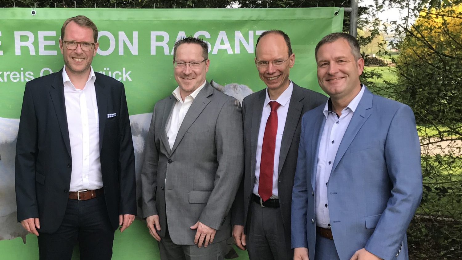 Staatssekretär Stefan Muhle, SPD-Kreistagsfraktionsvorsitzender Thomas Rehme, Landrat Dr. Michael Lübbersmann, Landtagsabgeordneter Guido Pott. Foto: Wahlkreisbüro