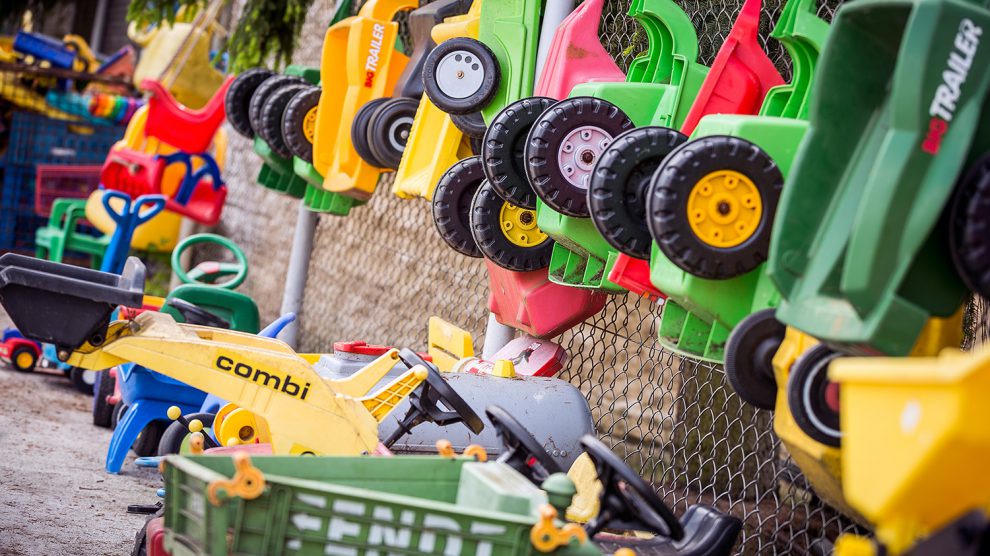 Gut erhaltene Spielgeräte, die auf den AWIGO-Recyclinghöfen abgegeben wurden, stehen für Sozialarbeiter aus der Kinder-, Jugend- oder Familienhilfe in Wallenhorst bereit. Foto: A.W. Sobott