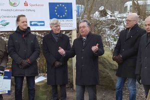 Franz Heidemann (Vorsitzender des Fördervereins Stüveschacht), Architekt Markus Wiekowski und die Mitglieder des Landtags Burkhard Jasper und Clemens Lammerskitten (v.l.n.r.). Foto: Wahlkreisbüro