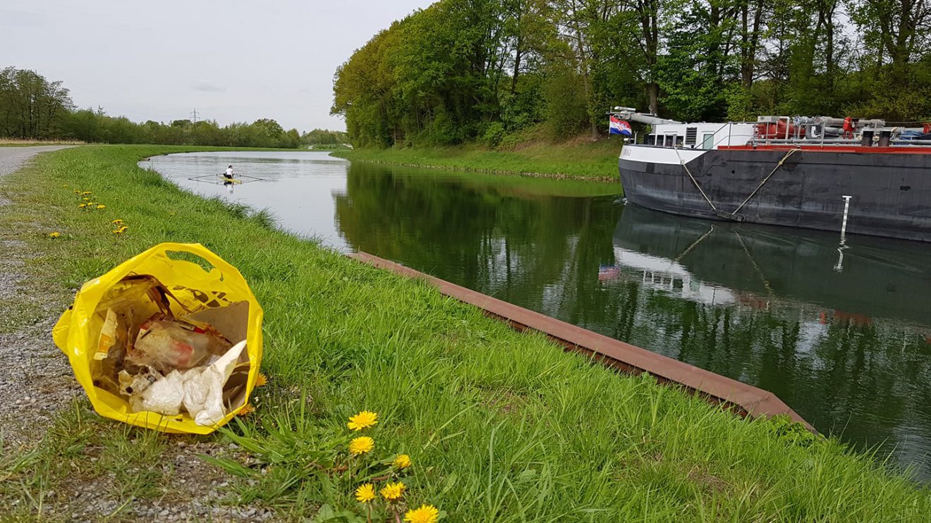 Am Stichkanal in Hollage findet sich jederzeit eine Menge Müll. Foto: Saubermacher / City Cleaners / Birgit Schad