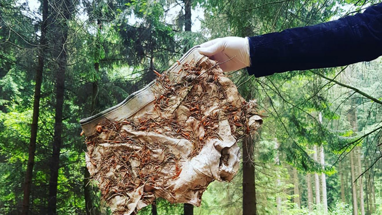 Selbst Unterwäsche ist noch zu finden. Diese möchte aber sicherlich niemand mehr tragen. Foto: Saubermacher / City Cleaners / Birgit Schad