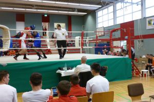 Kampfszene vom Edekacup 2016. Am 23. und 24. Juni 2018 findet in der Gymnastikhalle in Wallenhorst wieder das Boxturnier um den Edeka-Kuhlmann-Cup statt. Foto: Peter Papke